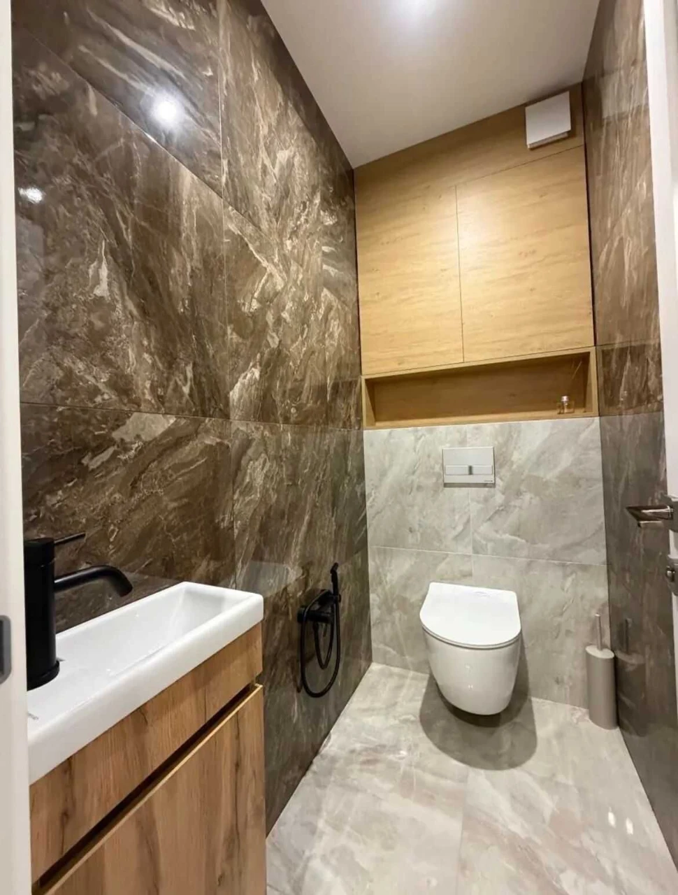 Stylish 2-bedroom apartment with custom renovation in