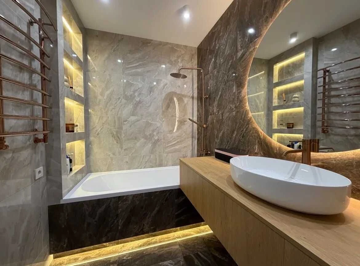 Stylish 2-bedroom apartment with custom renovation in