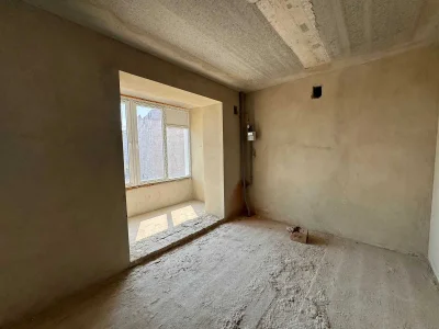 Spacious 1-bedroom apartment with an interesting layout on gas