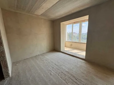 Spacious 1-bedroom apartment with an interesting layout on gas