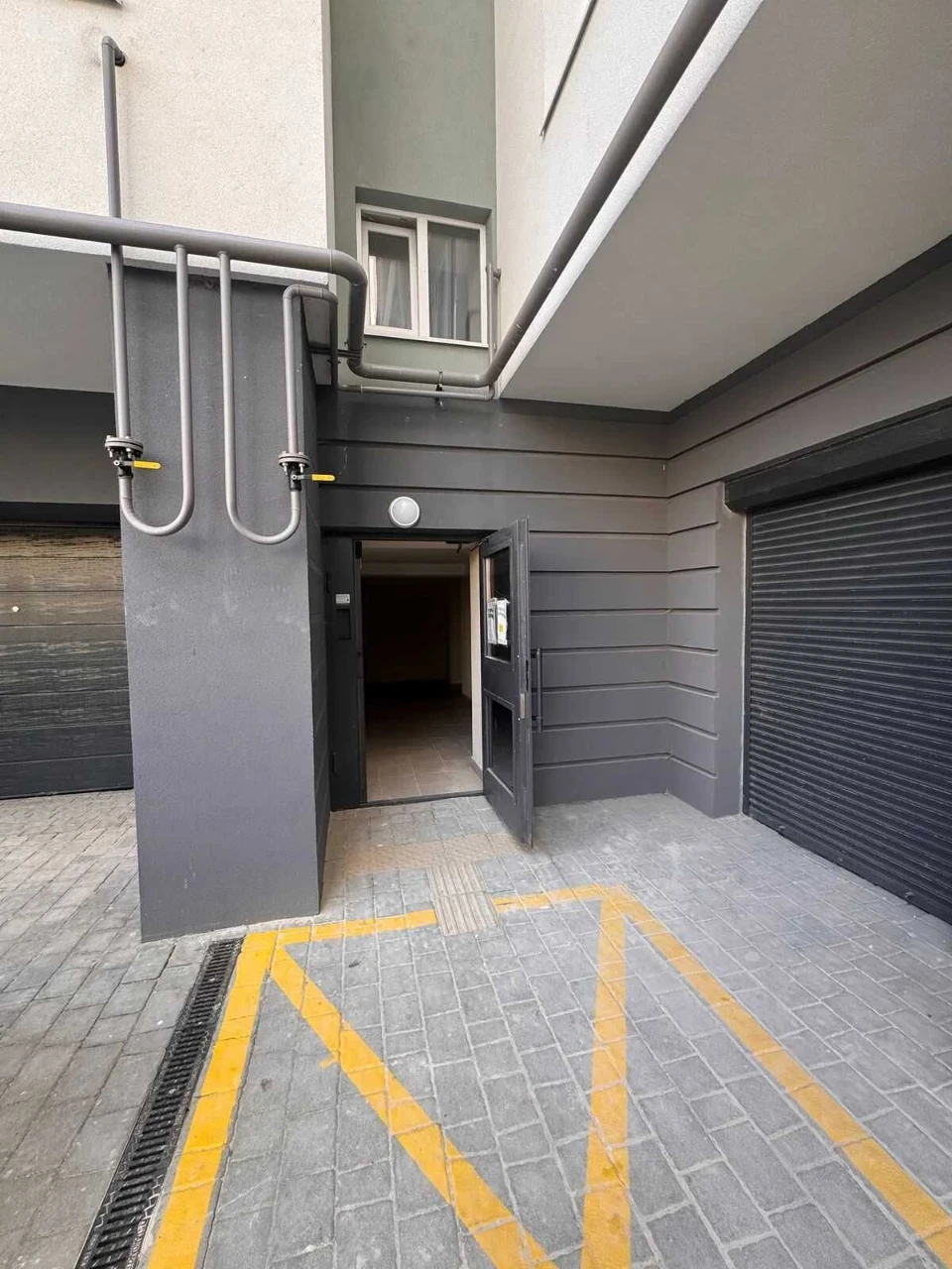 Spacious 1-bedroom apartment with an interesting layout on gas