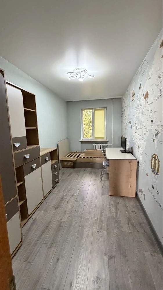 For Sale: 3-room apartment on Independence Avenue