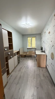 For Sale: 3-room apartment on Independence Avenue