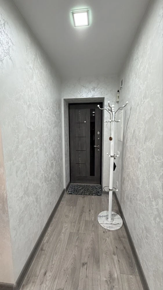 For Sale: 3-room apartment on Independence Avenue