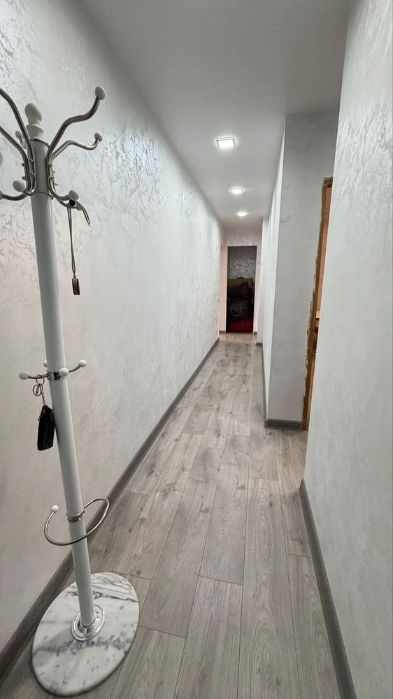 For Sale: 3-room apartment on Independence Avenue