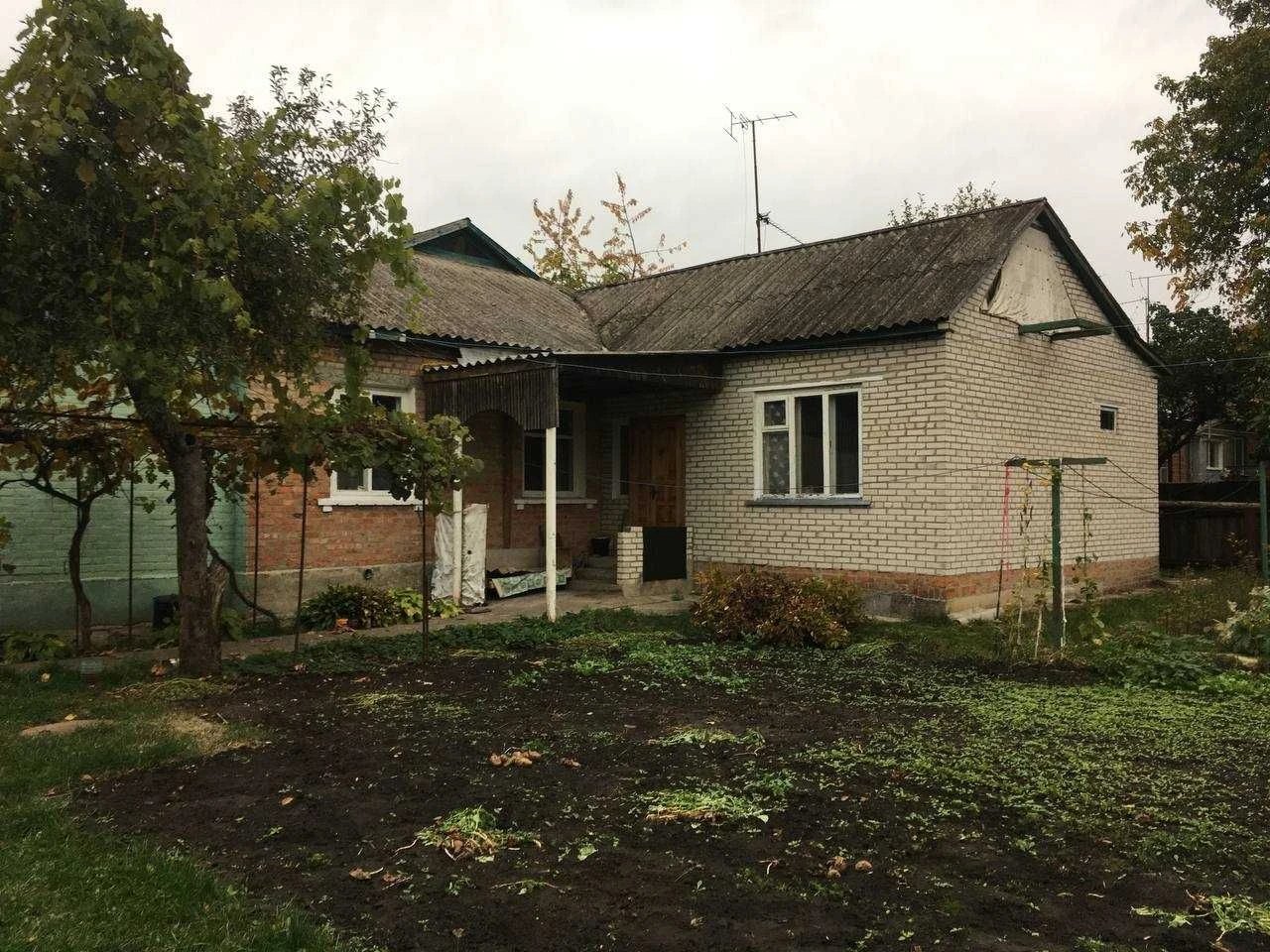 Apartment in a ground floor (half of a house) near the bus station