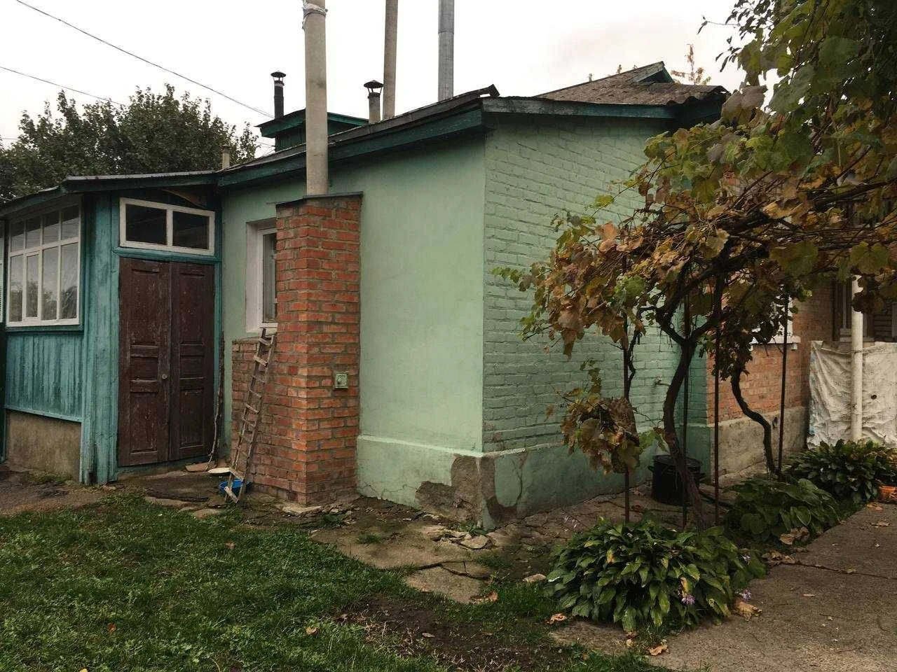 Apartment in a ground floor (half of a house) near the bus station