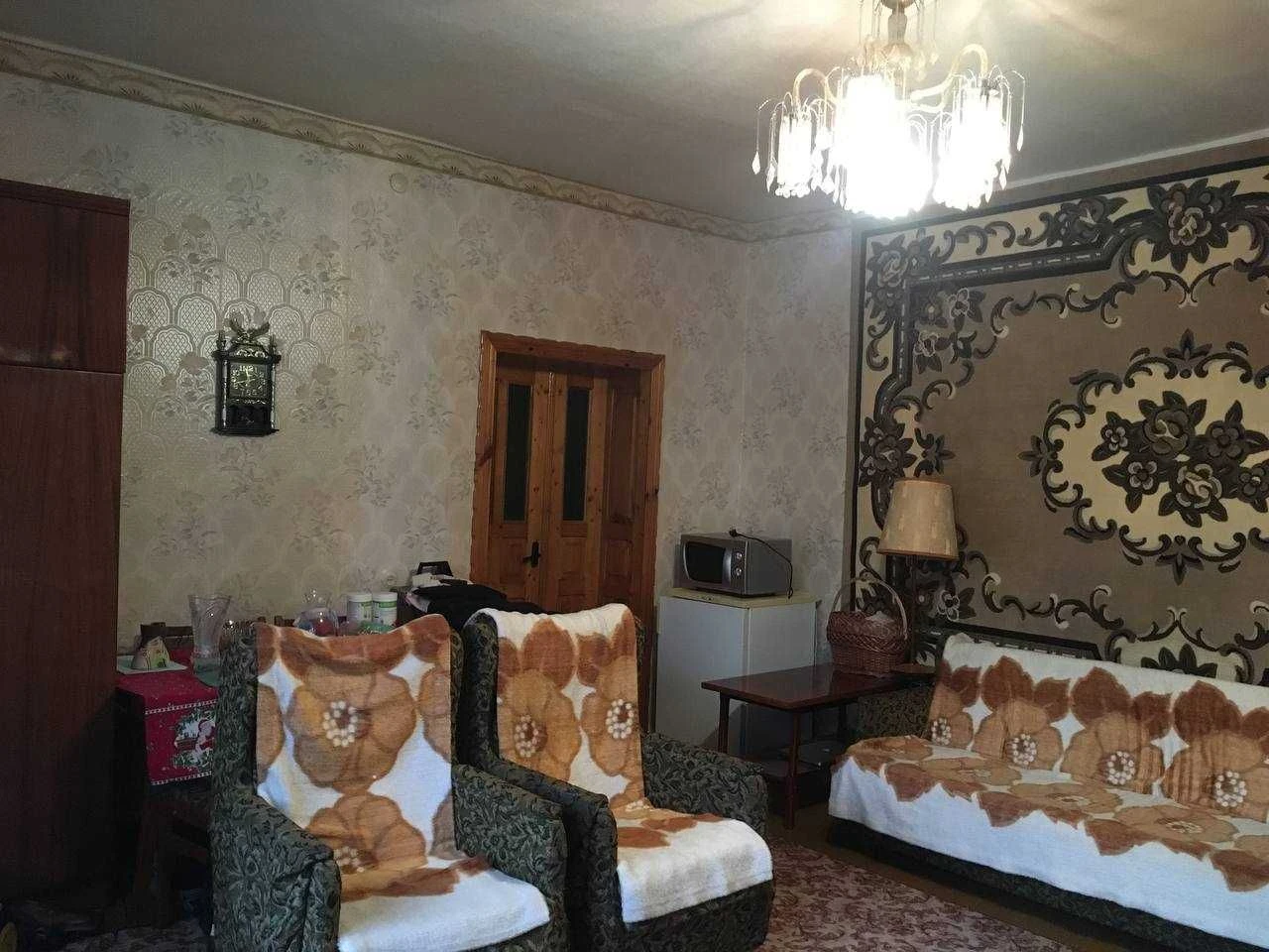 Apartment in a ground floor (half of a house) near the bus station