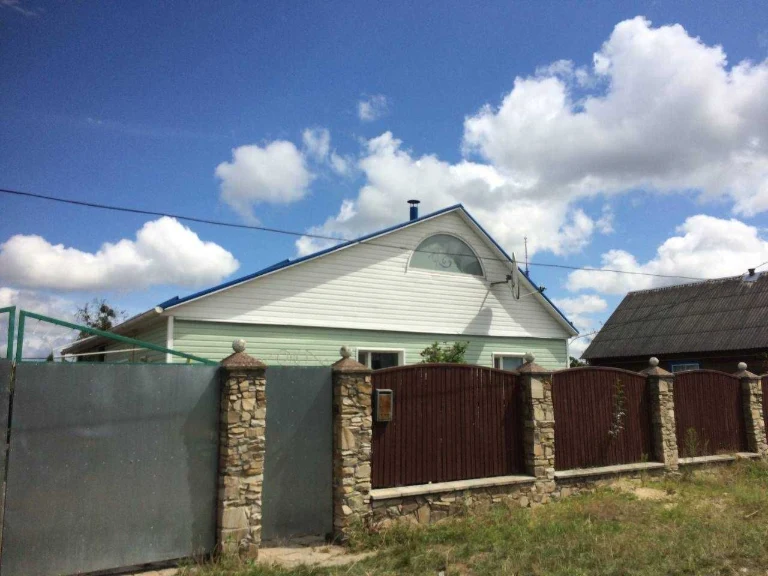 Продається будинок, готовий для проживання. Є-о