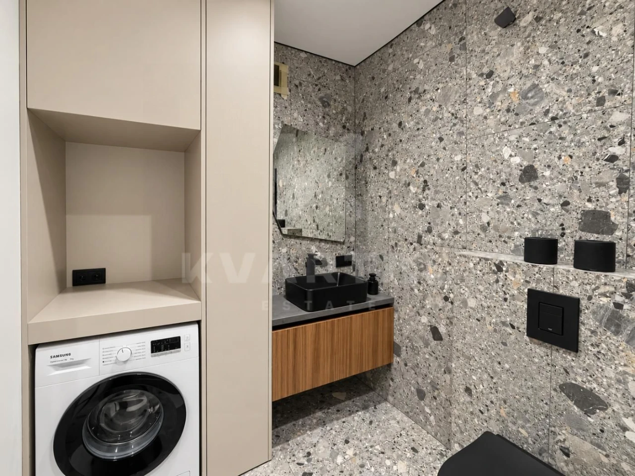 CERTIFICATE! Two-bedroom apartment with designer renovation in