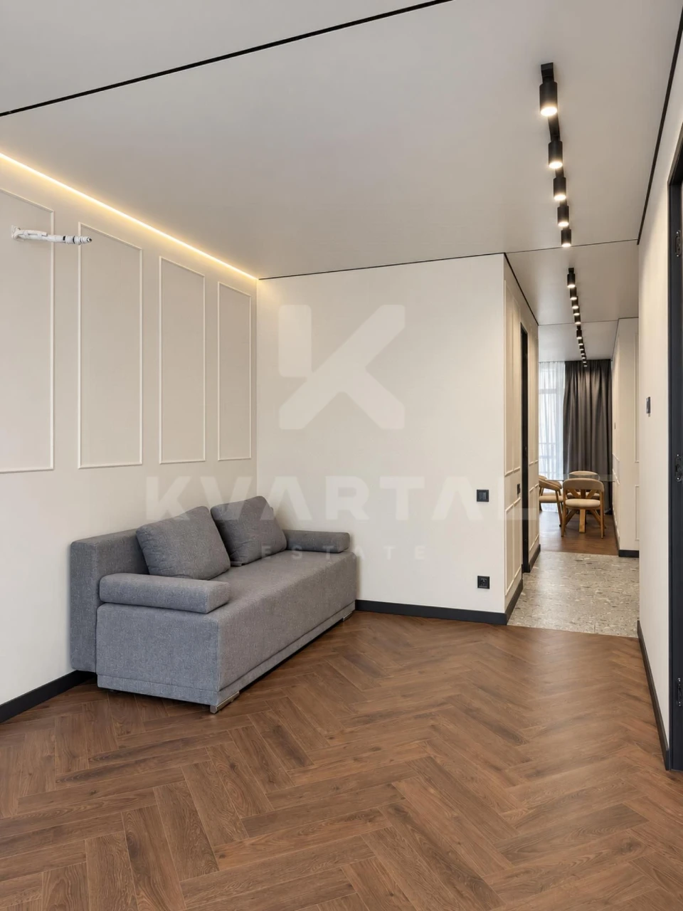 CERTIFICATE! Two-bedroom apartment with designer renovation in