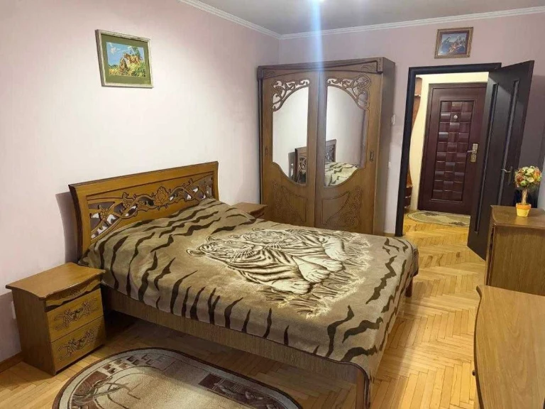 Sale of a 2-bedroom apartment with renovation and individual gas