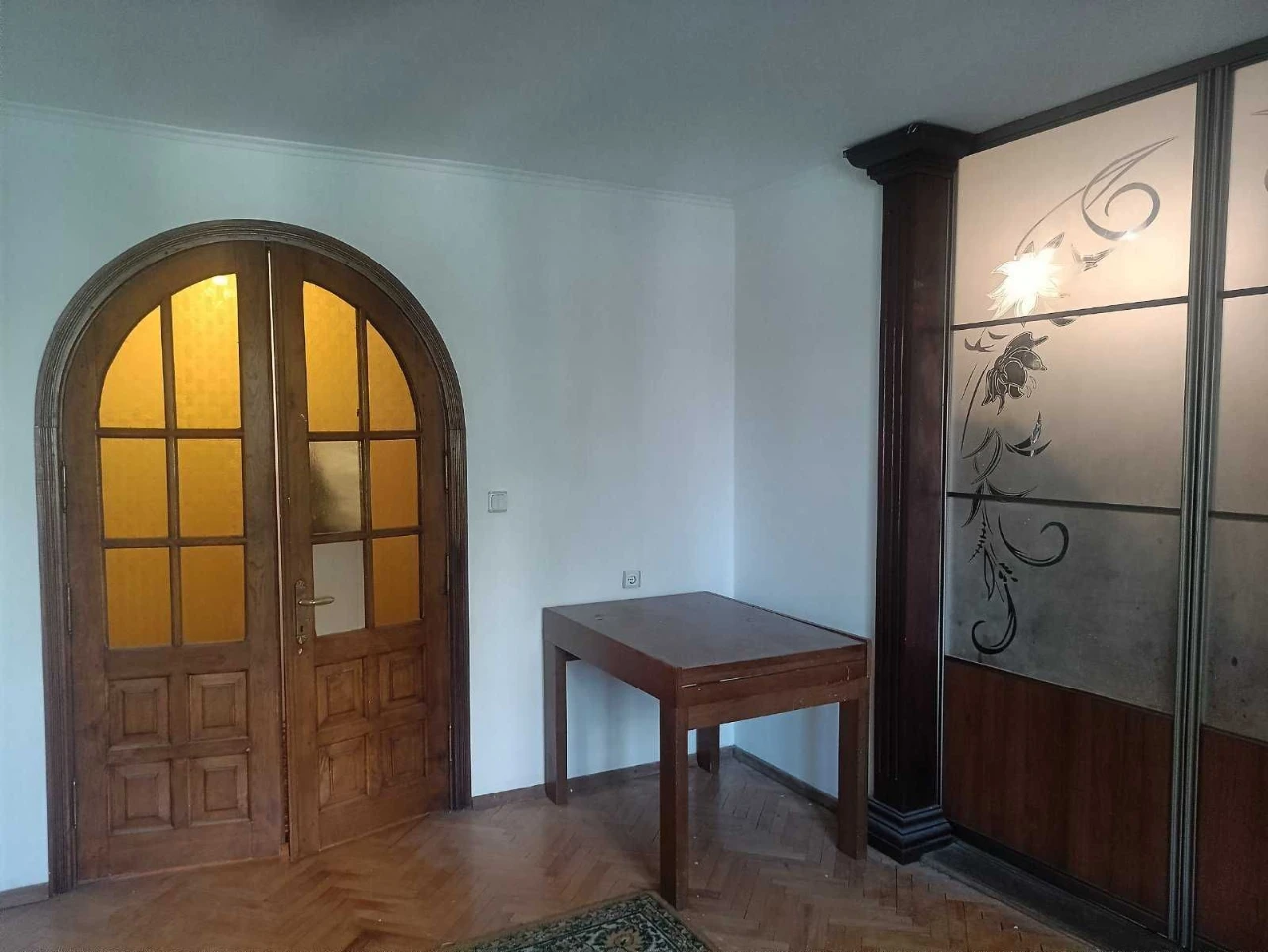 Selling 4-room apartment