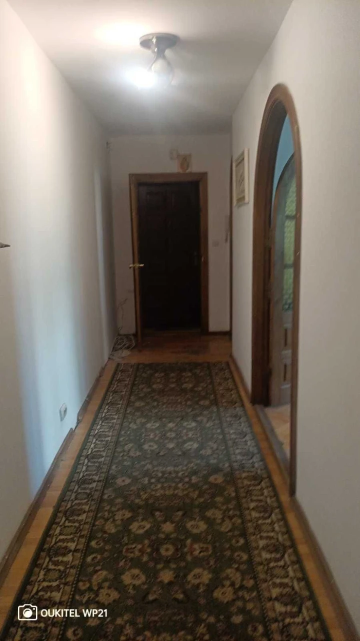 Selling 4-room apartment