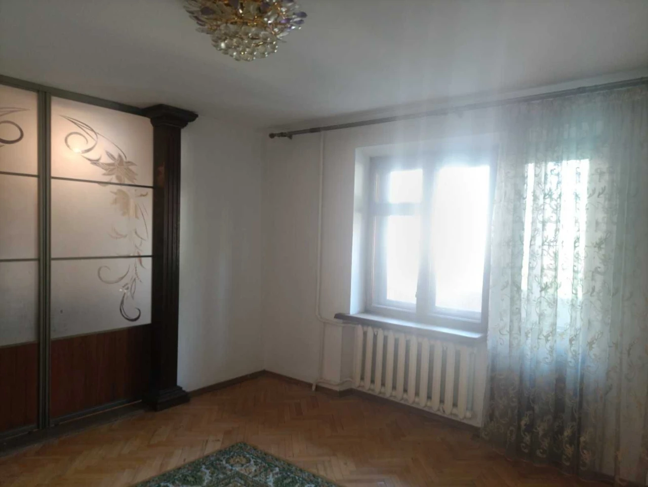 Selling 4-room apartment