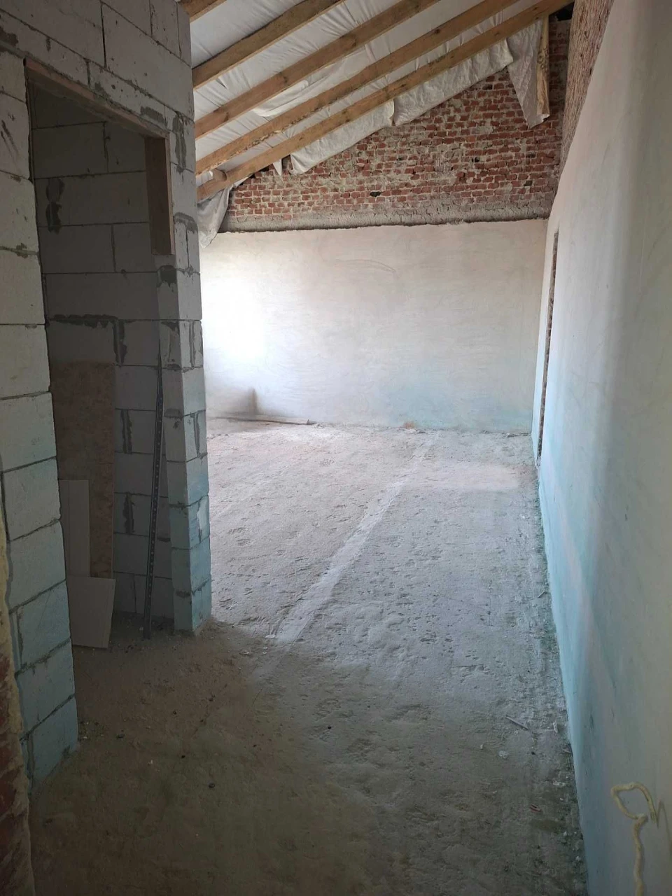 Продам трехкомнатную квартиру