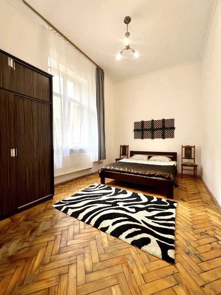 2-комнатная квартира 42 м2, центр Львова, ул. Театральная