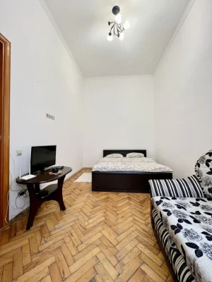 2-комнатная квартира 42 м2, центр Львова, ул. Театральная