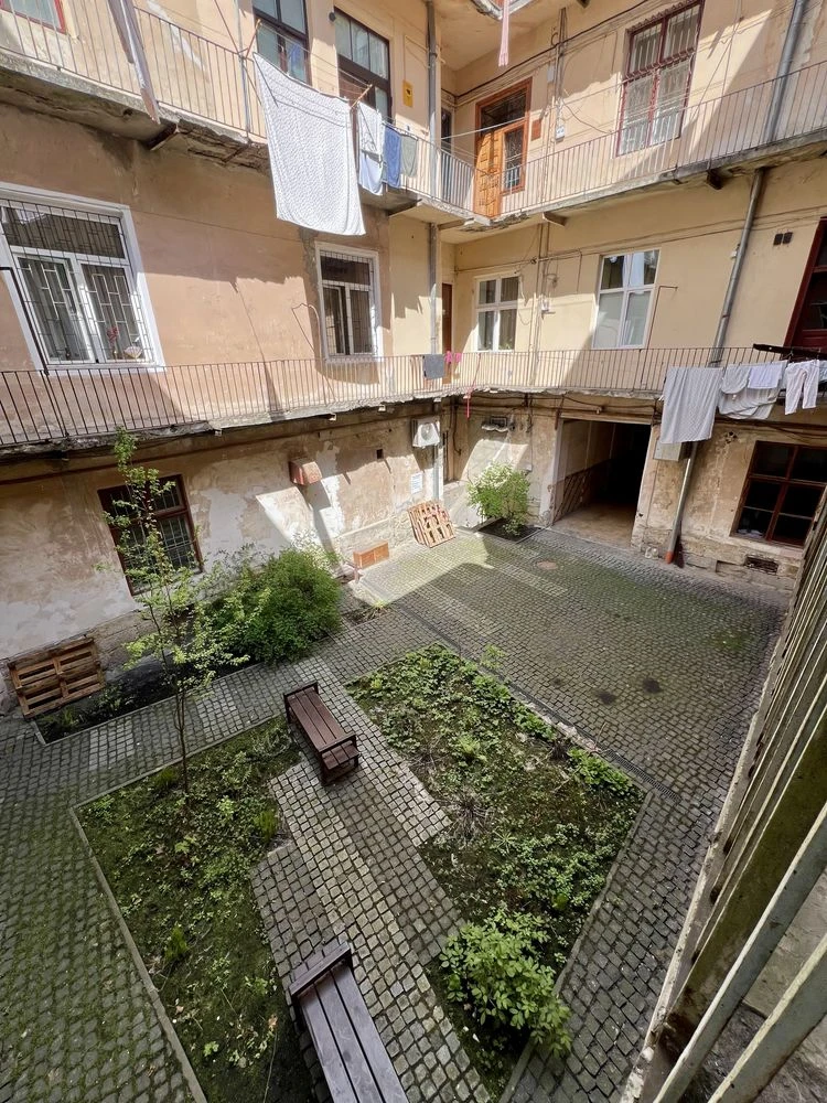 2-комнатная квартира 42 м2, центр Львова, ул. Театральная
