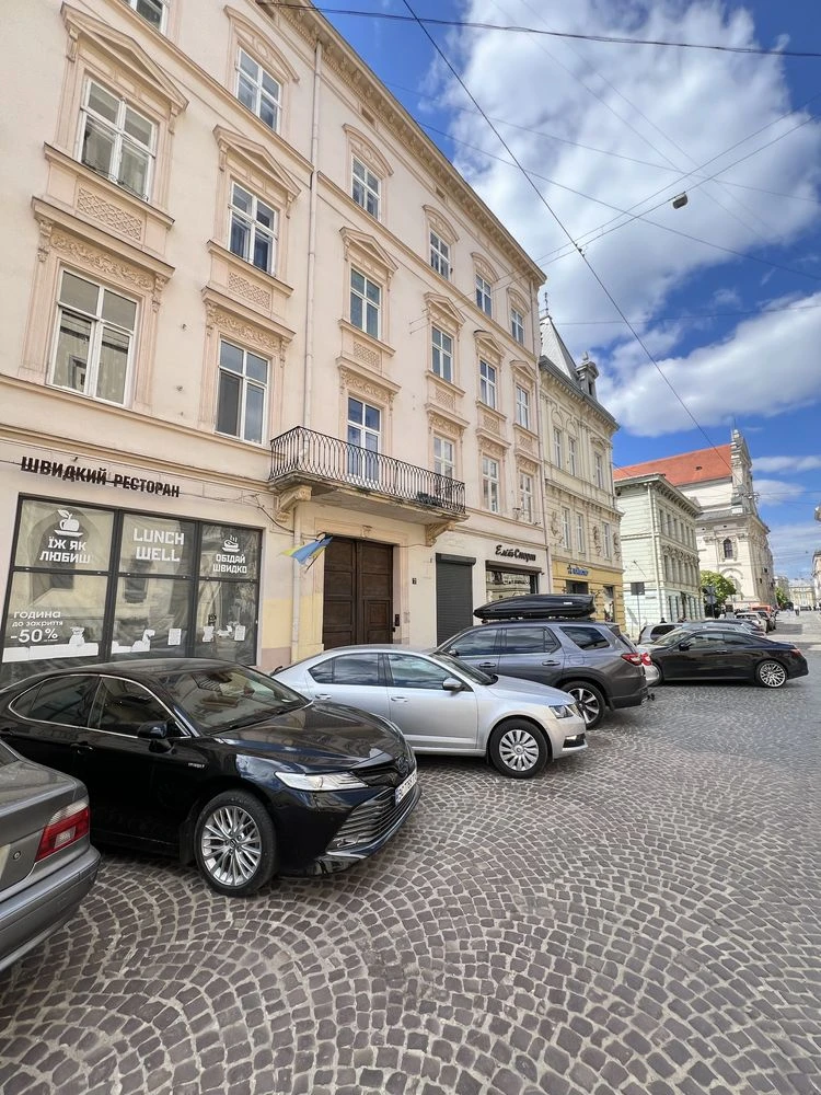 2-комнатная квартира 42 м2, центр Львова, ул. Театральная