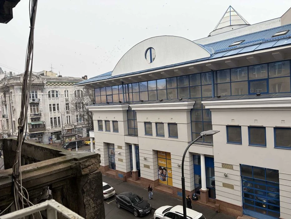 2-комнатная квартира на среднем этаже на Греческой в цент