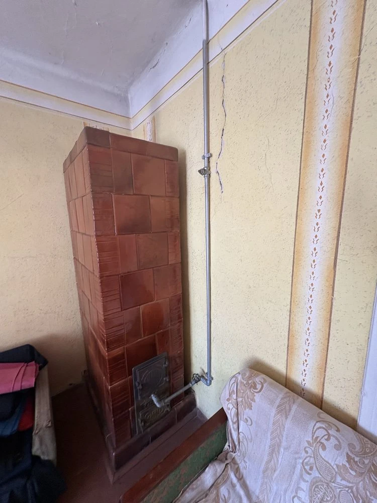 Продаж двох будинків за ціною одного