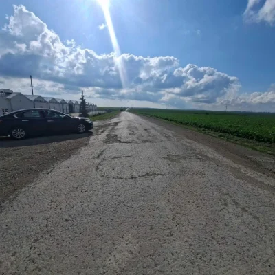 земельна ділянка з огорожею та комунікаціями