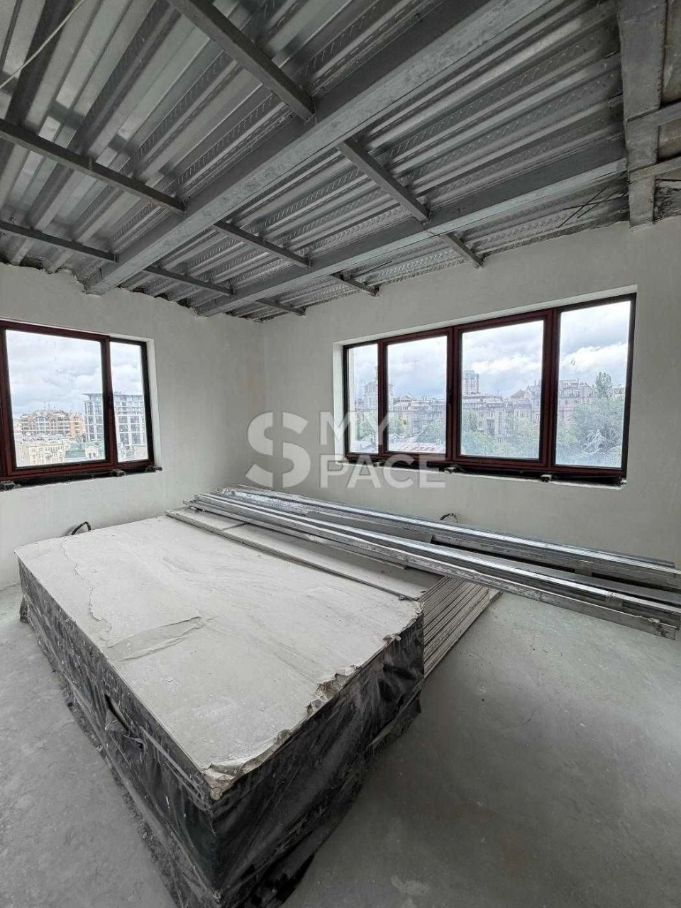 Apartment for Sale - Pechersk Center, 191 sq m, Un renovated