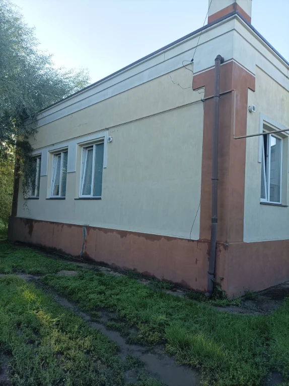 Full house for sale on a plot of 9 acres in Holodna Hora.