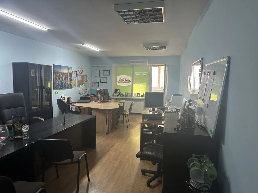 Продаж 3-квартири 154 м², проспект Левка Лук'яненка, 70.