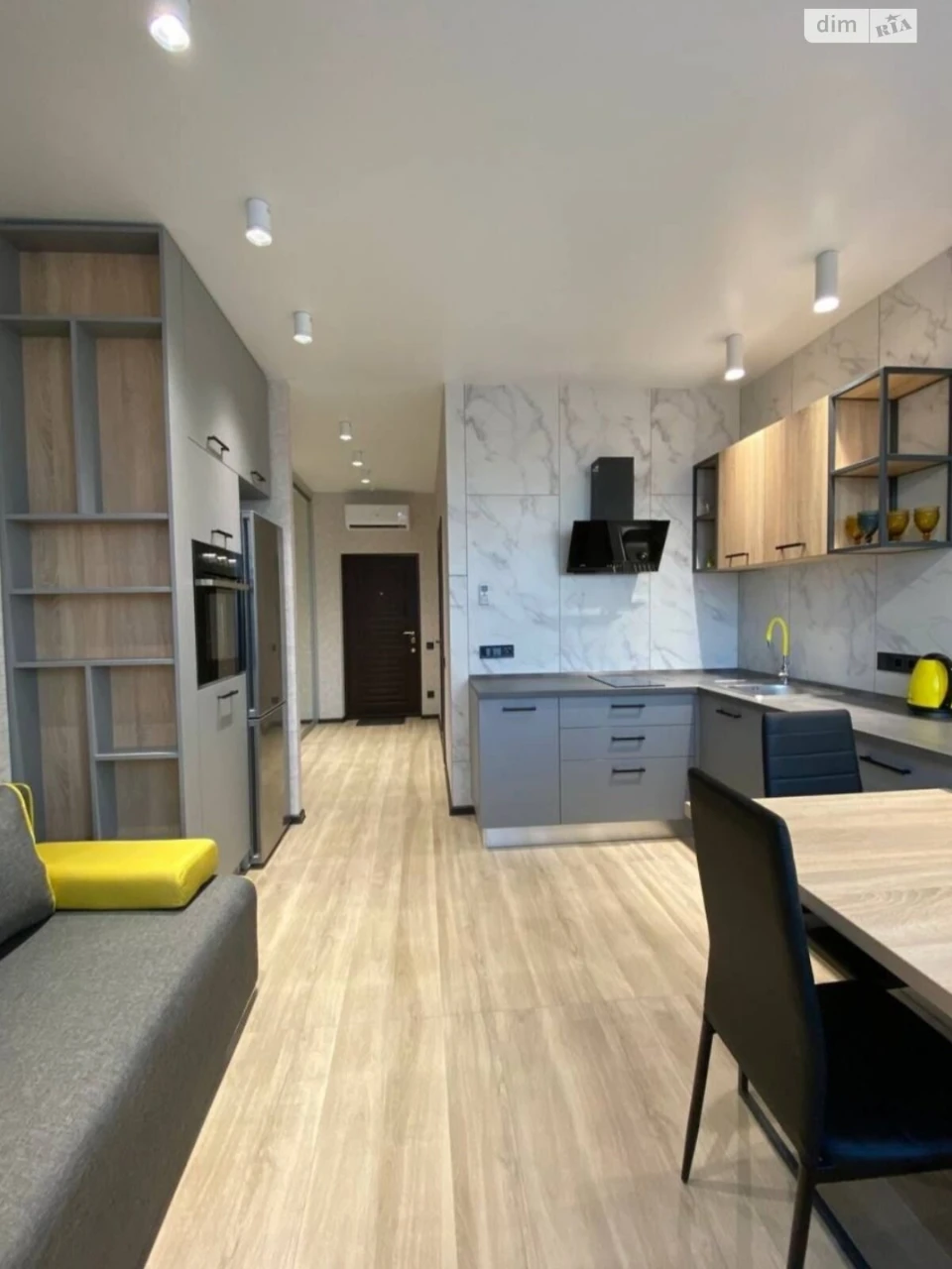 Long-Term Rental, One-Bedroom Apartment, Middle Fountain