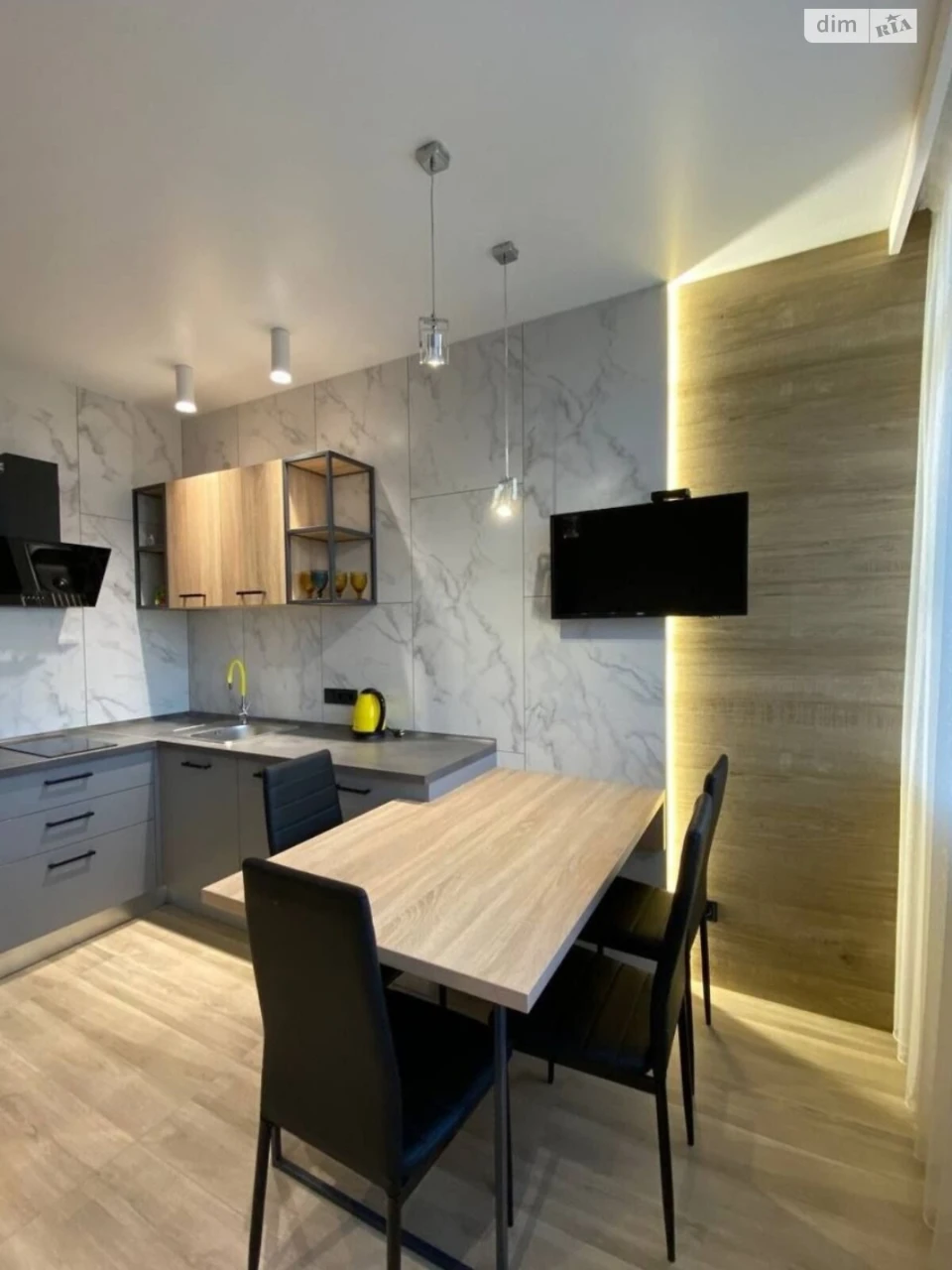 Long-Term Rental, One-Bedroom Apartment, Middle Fountain