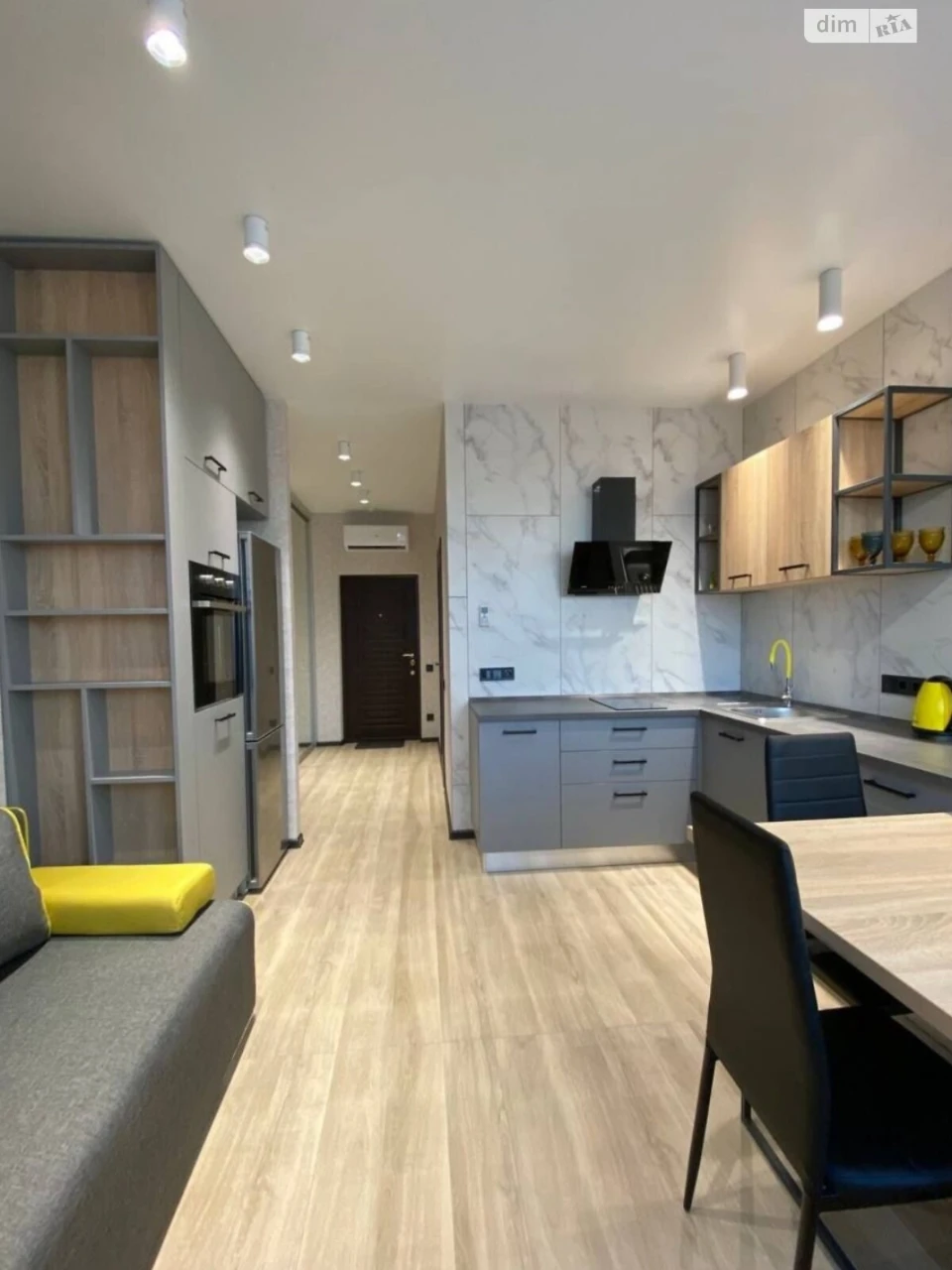 Long-Term Rental, One-Bedroom Apartment, Middle Fountain