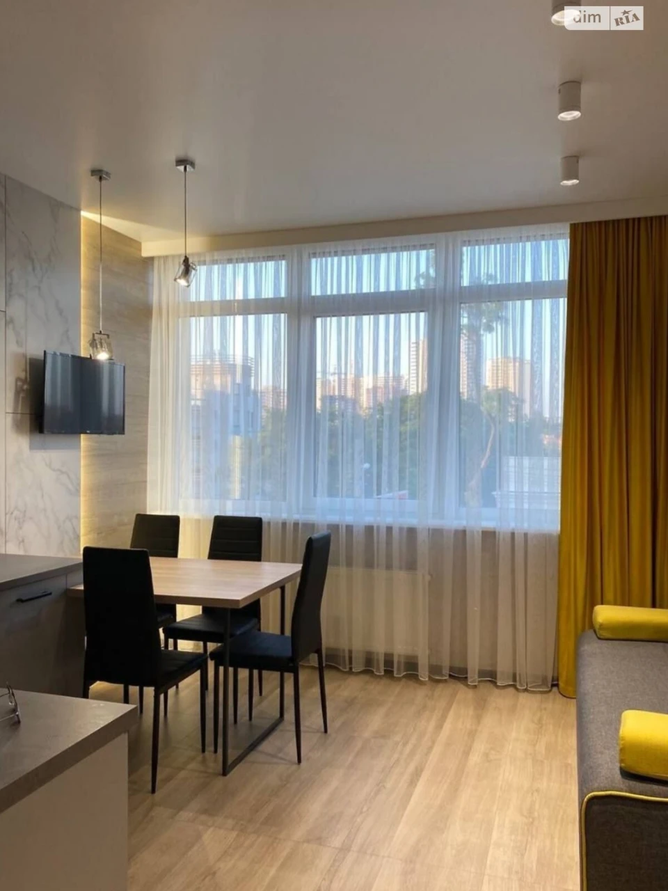 Long-Term Rental, One-Bedroom Apartment, Middle Fountain