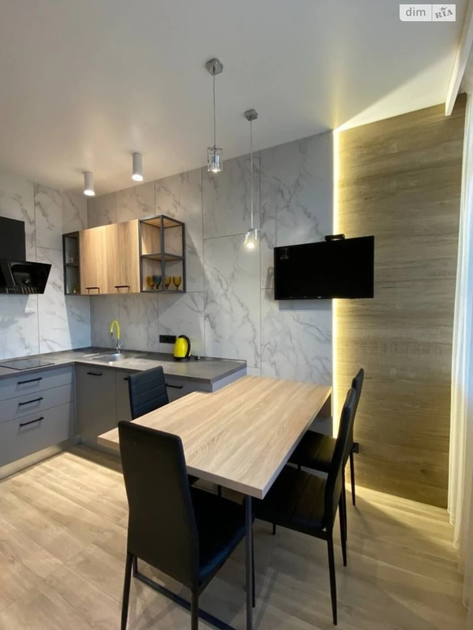 Long-Term Rental, One-Bedroom Apartment, Middle Fountain