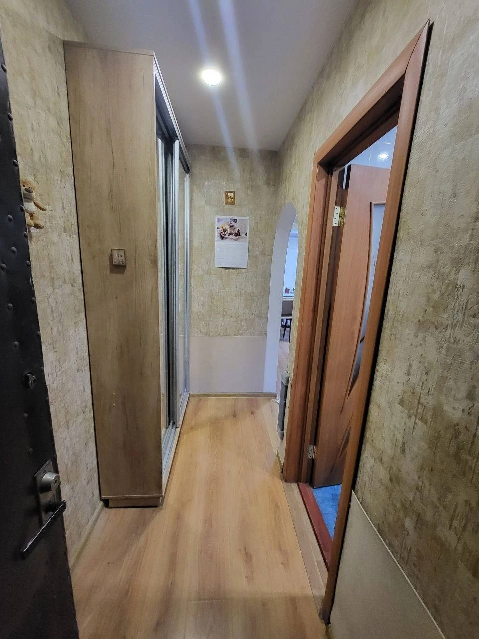 For sale, 1-room apartment in the city center. Ready for occupancy.