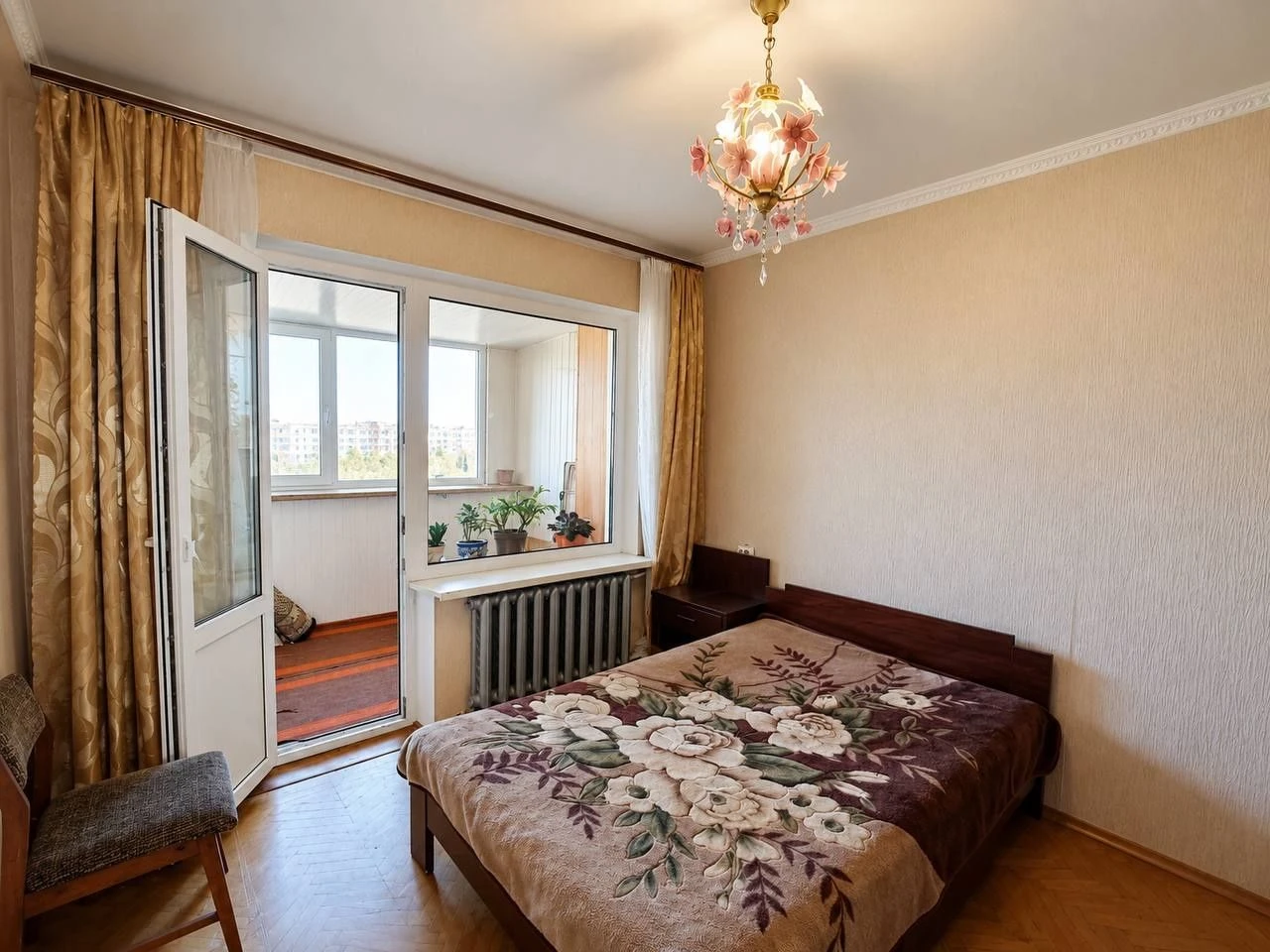 Great price! 3-room apartment for sale in Chernomorsk!