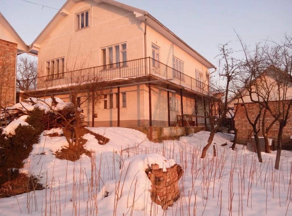 Продається будинок з меблями в місті Снятин, вул. Горіхова,2