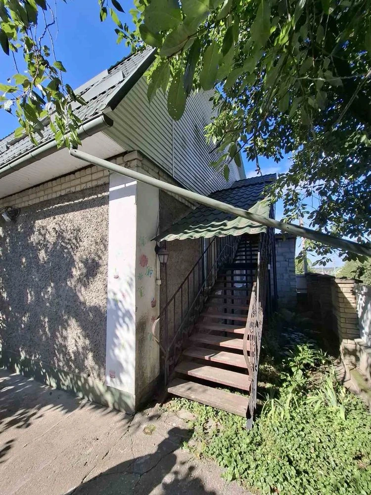 Fastiw. House, 2 floors, brick