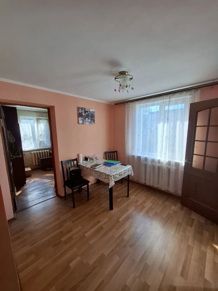 Fastiw. House, 2 floors, brick
