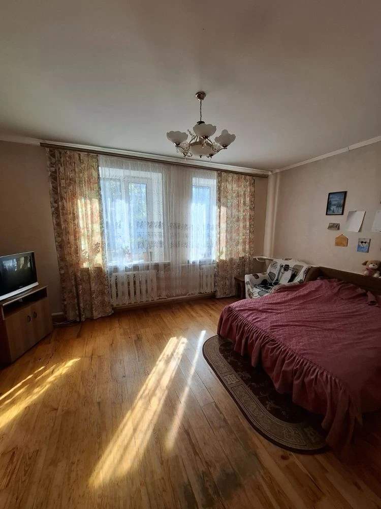 Fastiw. House, 2 floors, brick