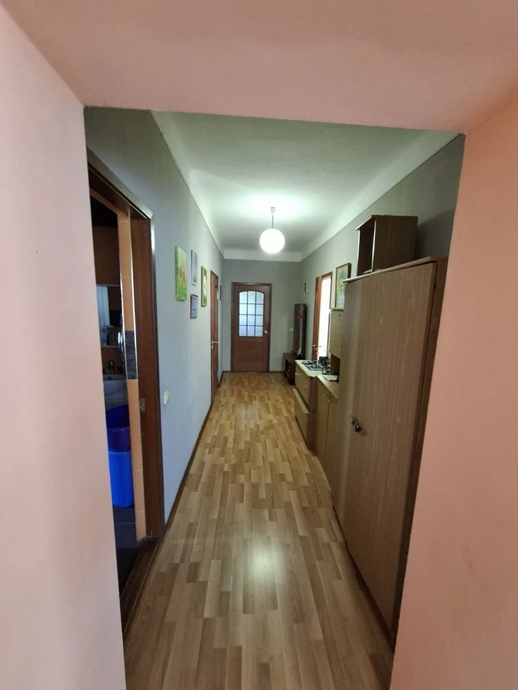 Fastiw. House, 2 floors, brick