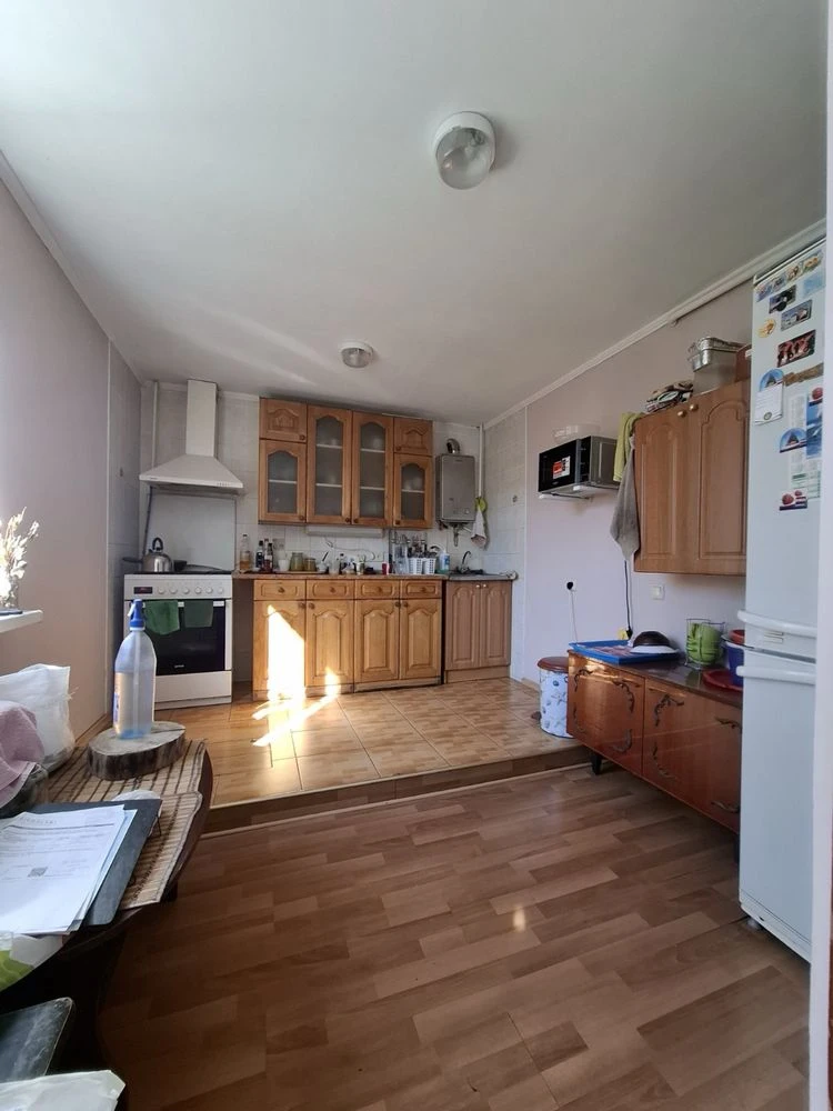 Fastiw. House, 2 floors, brick
