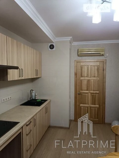 Sale of 3-room apartment 100.6 sq. m on Mykoly Bazhana Ave. 36 •