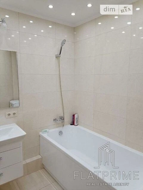 Sale of 3-room apartment 100.6 sq. m on Mykoly Bazhana Ave. 36 •
