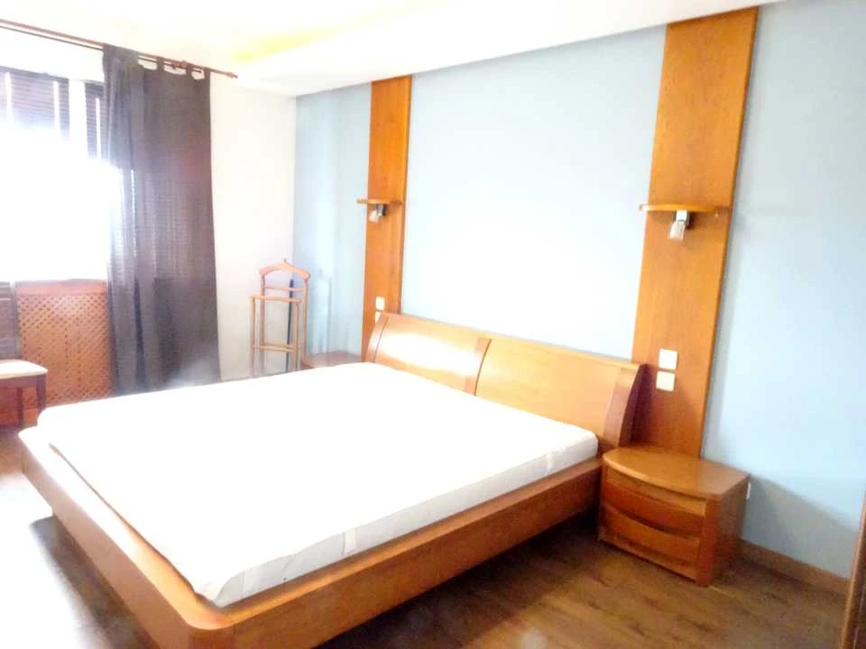 Apartment. Verkhovyny Rady Blvd.