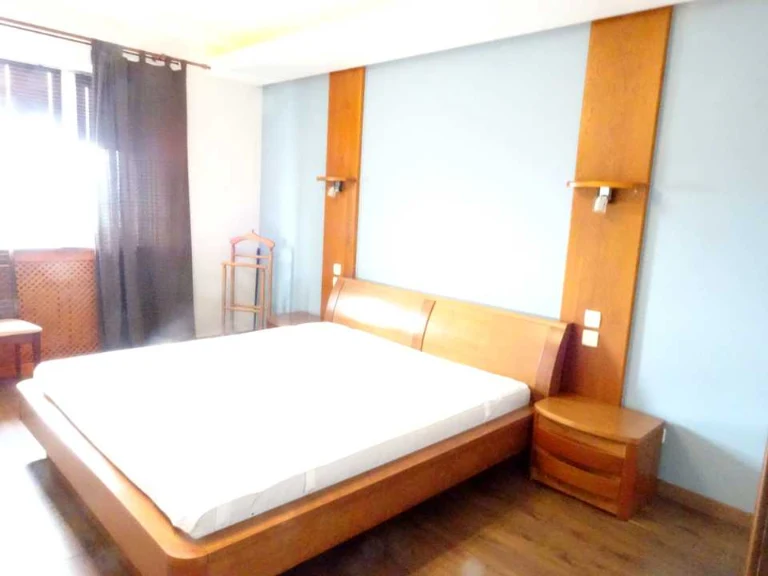 Apartment. Verkhovyny Rady Blvd.