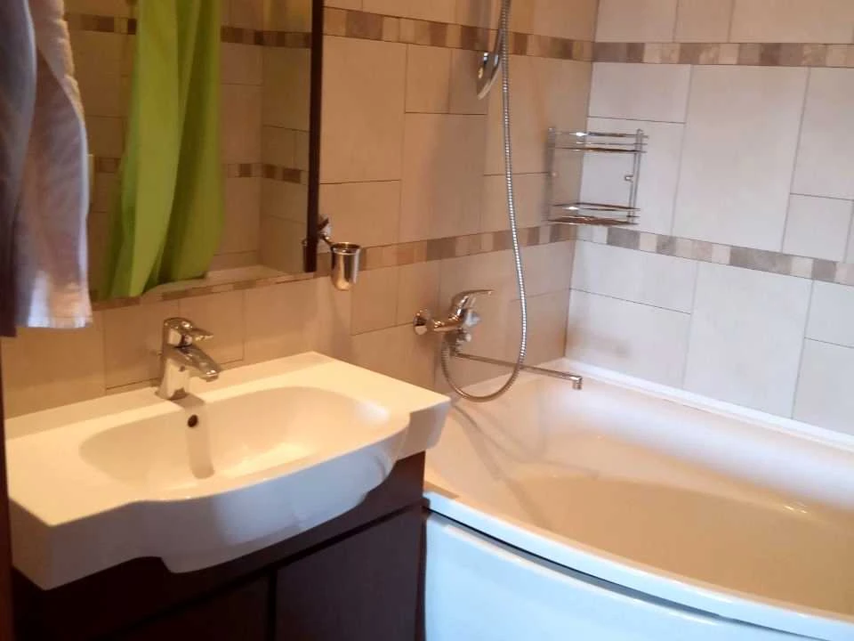 Apartment. Verkhovyny Rady Blvd.