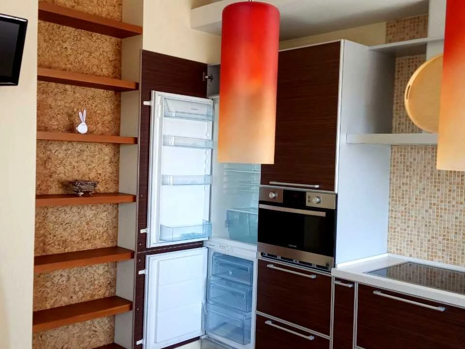 Apartment. Verkhovyny Rady Blvd.