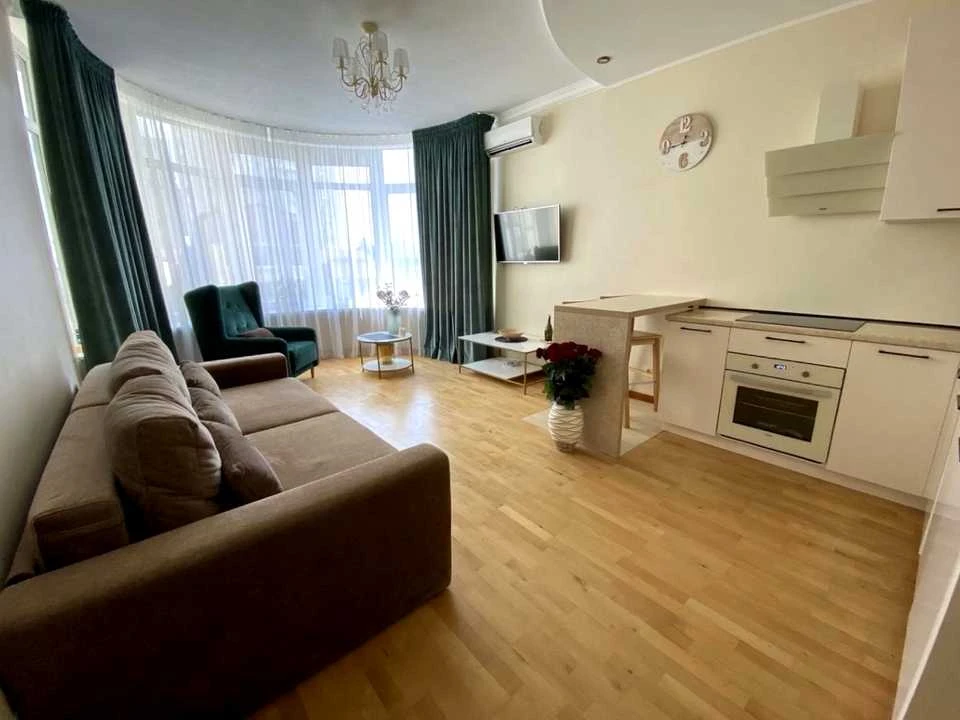 Apartment. Dimitrivska Street, Kyiv